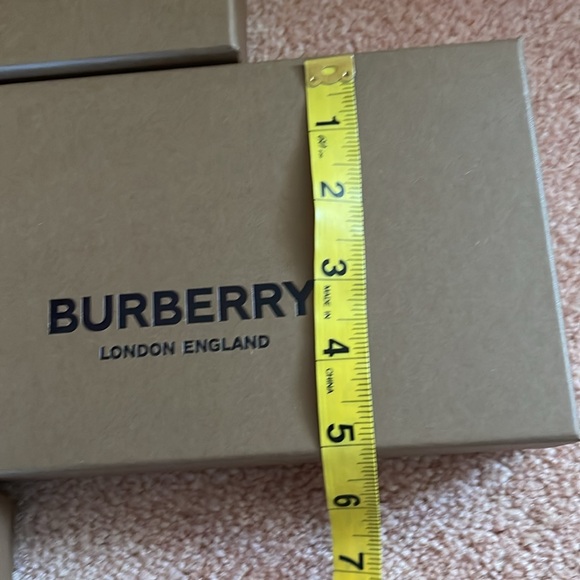 (4) Burberry boxes brand 2 sizes 100% Authentic - Picture 8 of 14